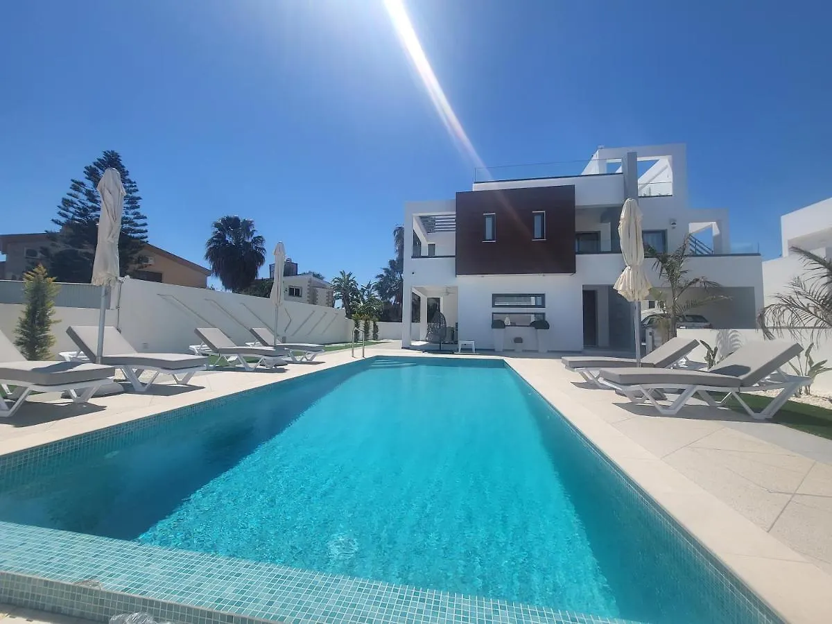 A-Luxury Wellness Sea Villa Ayia Napa Kypr